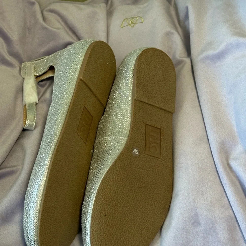 INC International Concepts Girls Elise Ballet Flat Shoes Silver Size 5 M NEW